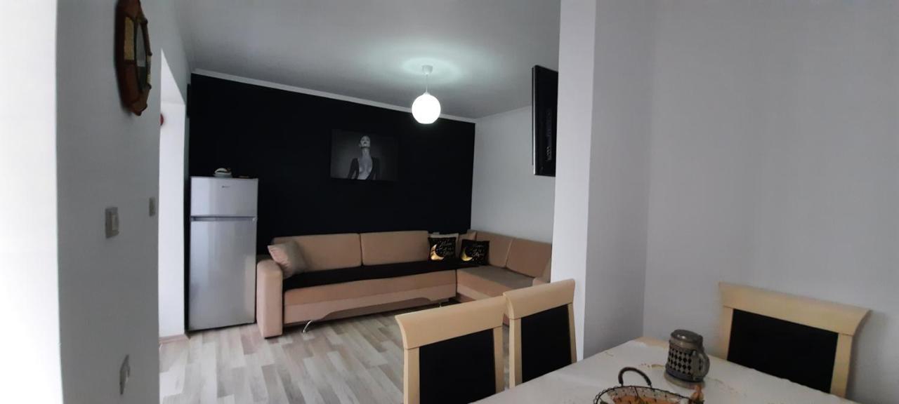 Apartmán Apartament Clara Përmet Exteriér fotografie