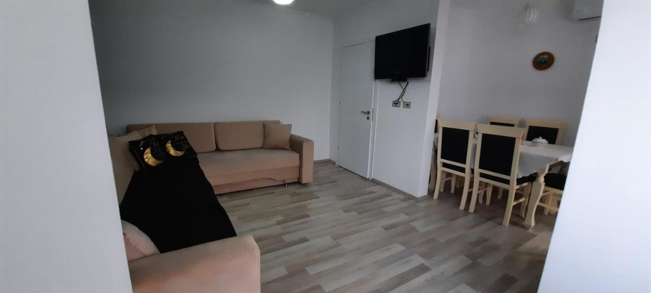 Apartmán Apartament Clara Përmet Exteriér fotografie