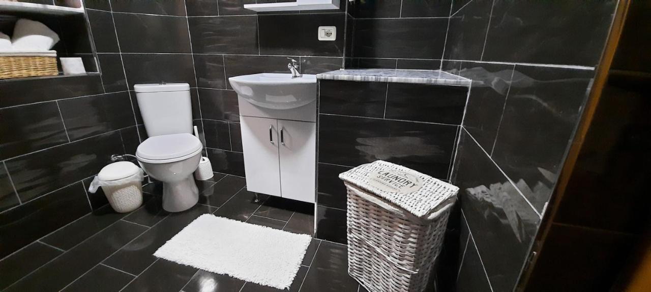 Apartmán Apartament Clara Përmet Exteriér fotografie