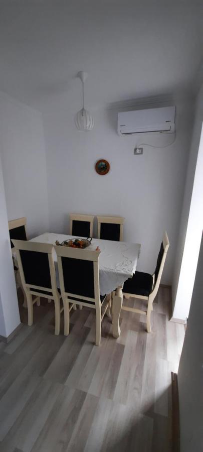Apartmán Apartament Clara Përmet Exteriér fotografie